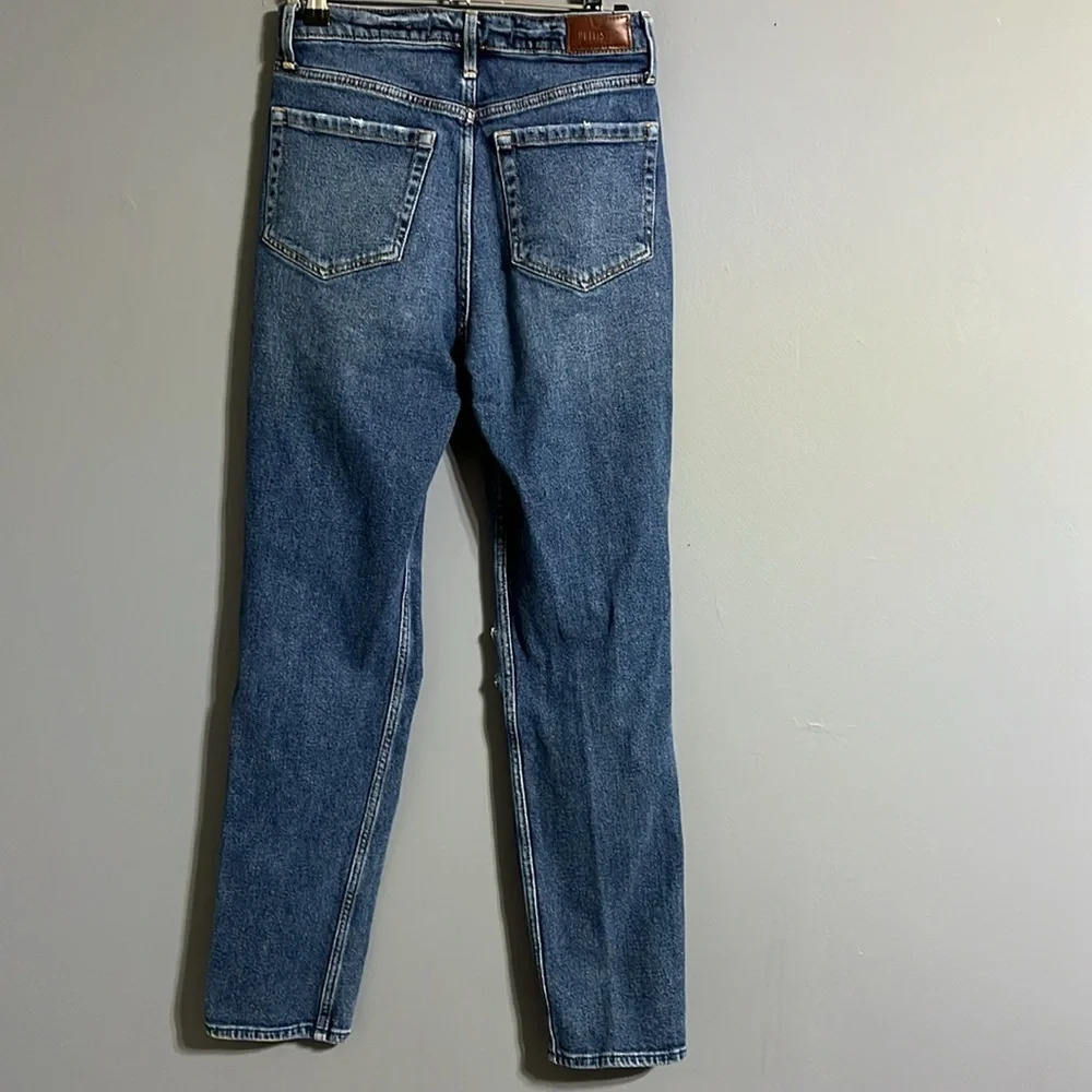 Hollister ultra rise Mom Jean size 26 waist. - Picture 2 of 6